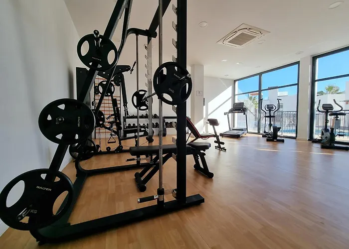 Beautiful Middel Views Apartment With Pool And Gym